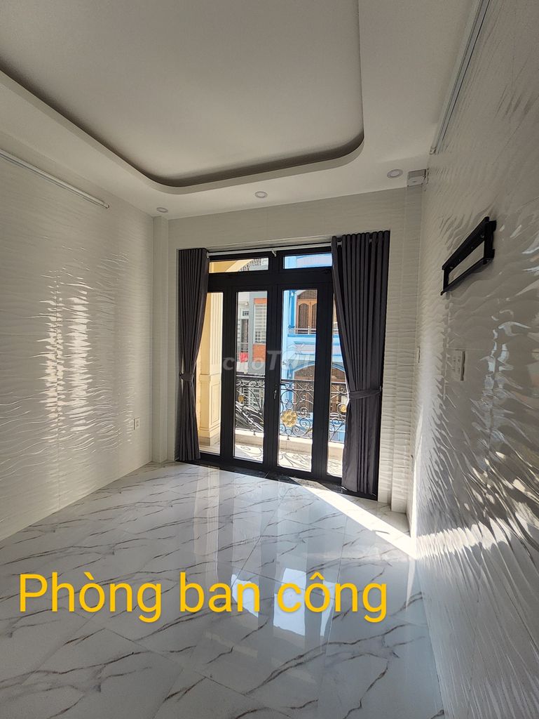 Phòng ban công 24m2 CMT8 Q3 cực chill như khách sạn (KO NỘI THẤT)