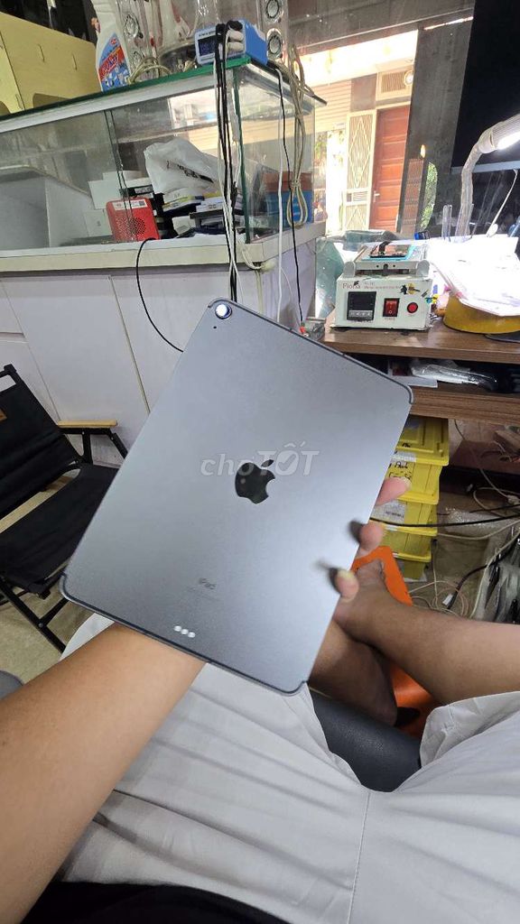Apple iPad Air 4 Xám. Mua bán Máy tính bảng tại Quận Cầu Giấy Hà Nội được đăng bởi Tùng Phan hình 1