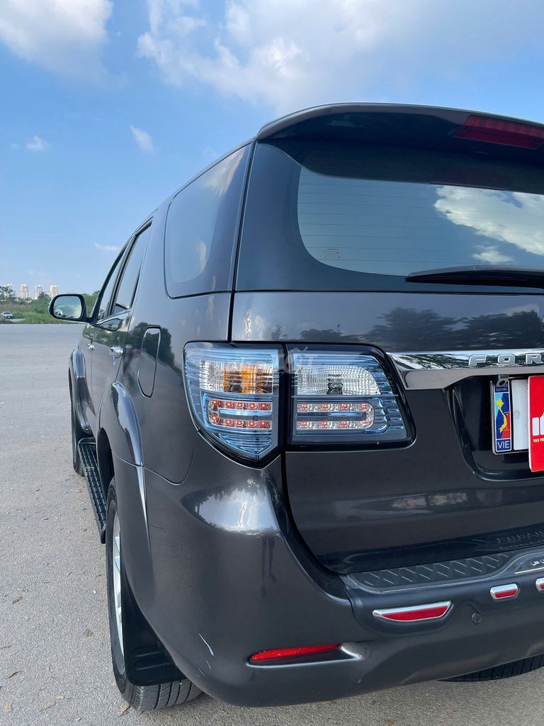 Toyota Fortuner 2012 2.7V xám xi măng đẹp gắt xe. Mua bán Ô tô tại Quận Thanh Xuân Hà Nội được đăng bởi Vạn Phát  Auto hình 3