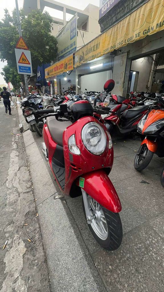 Honda Scoopy 2024 красный б/у