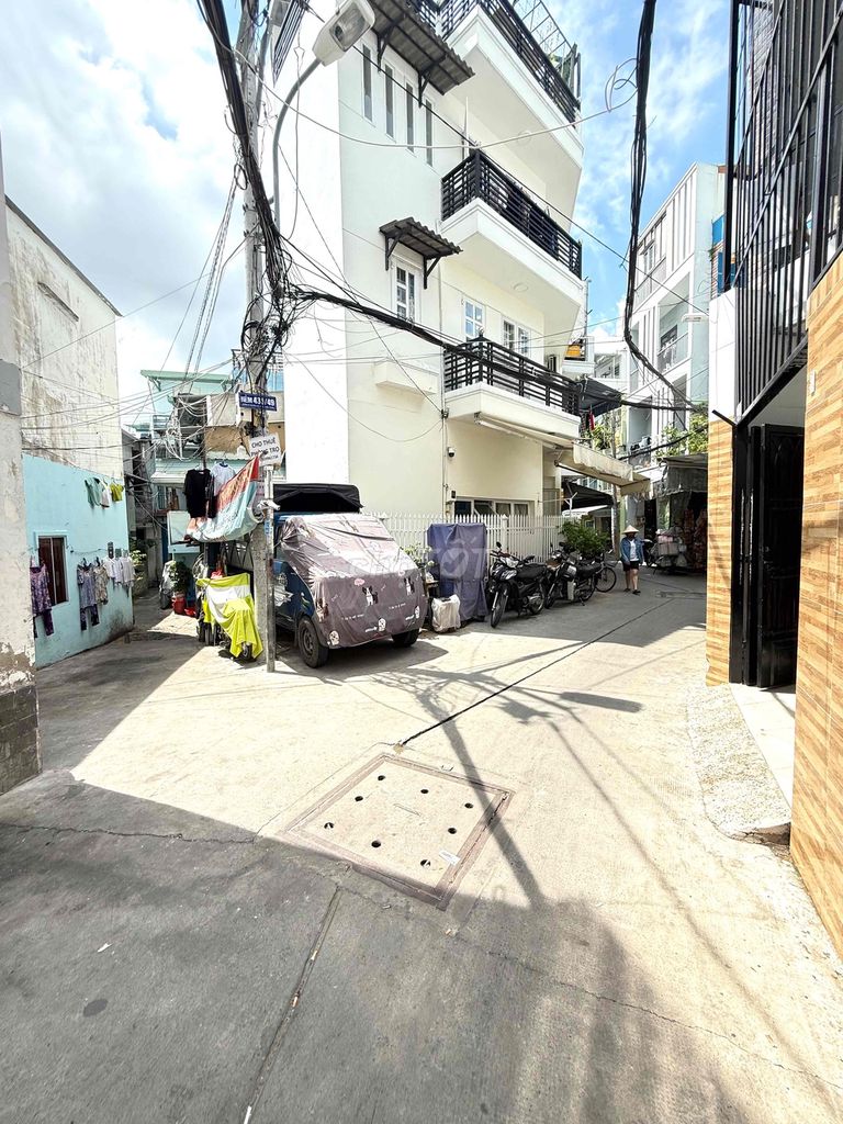 Gởi phí 2%..Bán nhà 2 lầu, 2 p.ngủ..Kdc hiện hữu, cách xe hơi 10m..