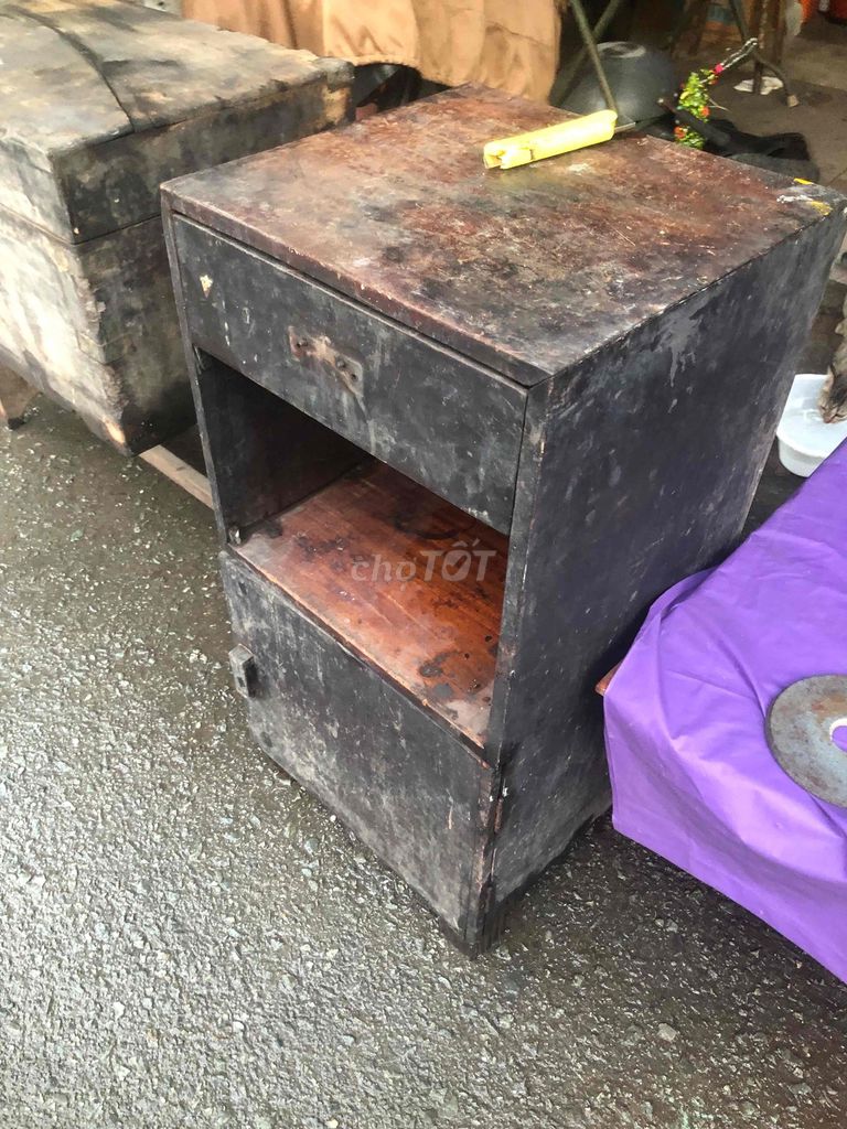 Tủ đầu giường Gỗ Nâu Cổ điển. Mua bán Tủ, kệ gia đình tại Quận 3 Tp Hồ Chí Minh được đăng bởi HoVaTen  Nghèo mua gì đt XinCamOn hình 1