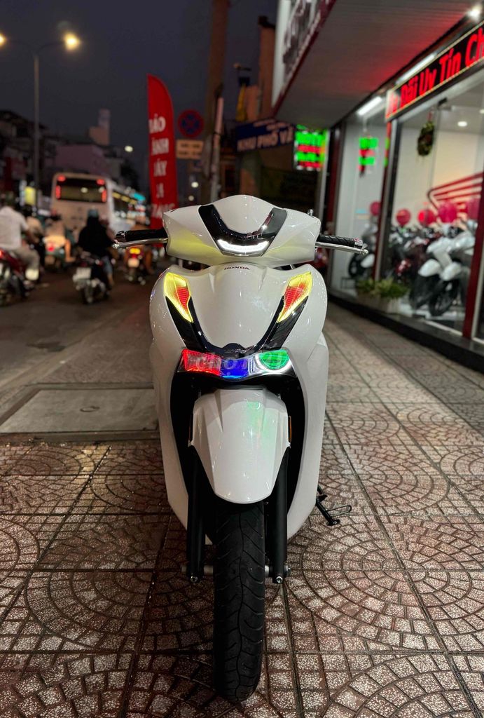 Honda SH350i 2022 Trắng. Mua bán Xe máy tại Quận Phú Nhuận Tp Hồ Chí Minh được đăng bởi XeMáy MinhThứ59  hình 2