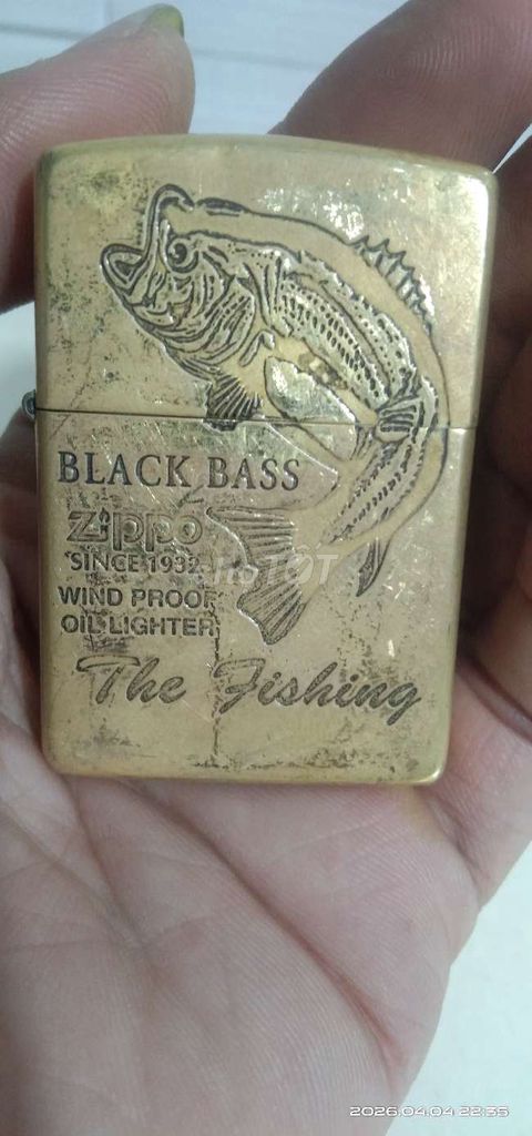 Bật lửa Zippo Black Bass Đồng Vàng đồng. Mua bán Đồ sưu tầm, đồ cổ tại Quận Tân Phú Tp Hồ Chí Minh được đăng bởi Anh hình 1