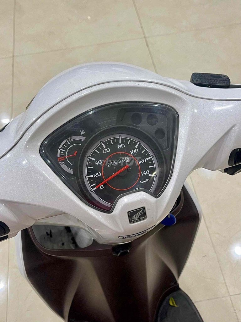 XE MÁY 68 - Honda Vision Cao Cấp 2016 Trắng. Mua bán Xe máy tại Quận Hai Bà Trưng Hà Nội được đăng bởi Đức Anh hình 8