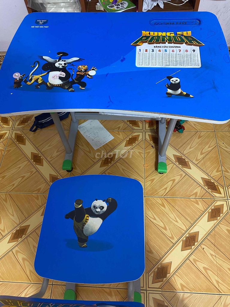 Bàn học Hòa Phát Kungfu Panda Gỗ Xanh dương. Mua bán Bàn ghế tại Quận Hà Đông Hà Nội được đăng bởi Vui hình 1