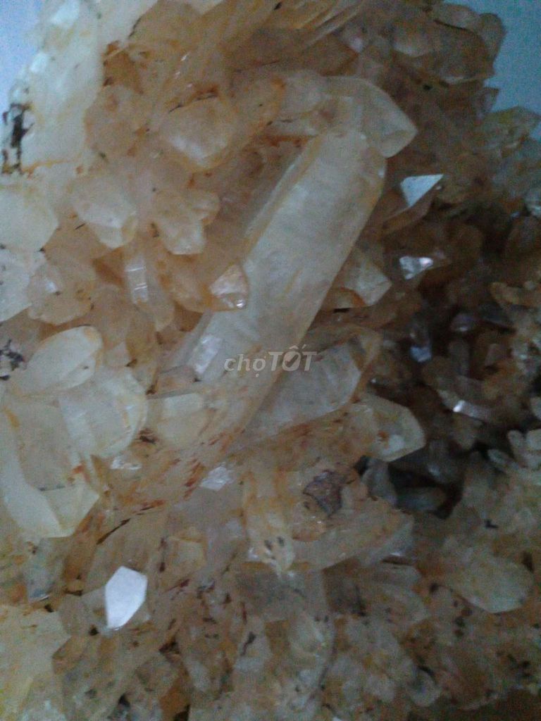 Đá phong thủy Thạch anh Vàng óng ánh