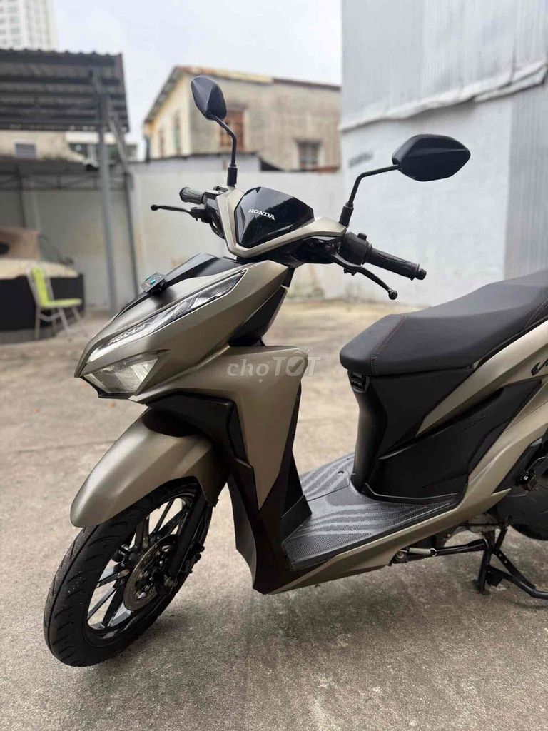 Honda Vario 150 песочно-желтый скутер