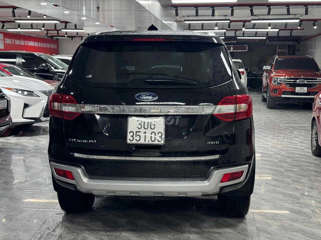 Ford Everest Titanium 4WD Đen 7 chỗ Tự động
