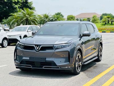 Vinfast VF9 Plus 2024 Xám 7 chỗ trần thép 2v km