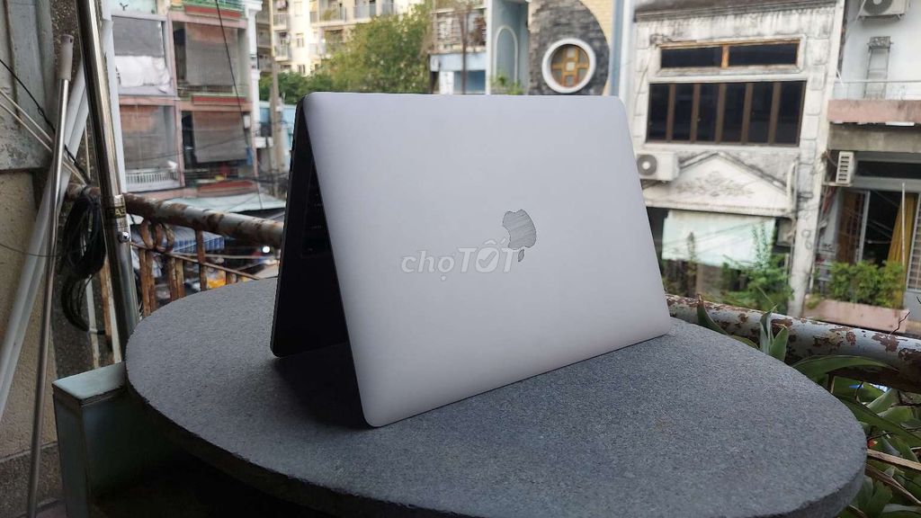 Macbook Pro 2020 GIÁ 7.800.000đ SSD 512GB