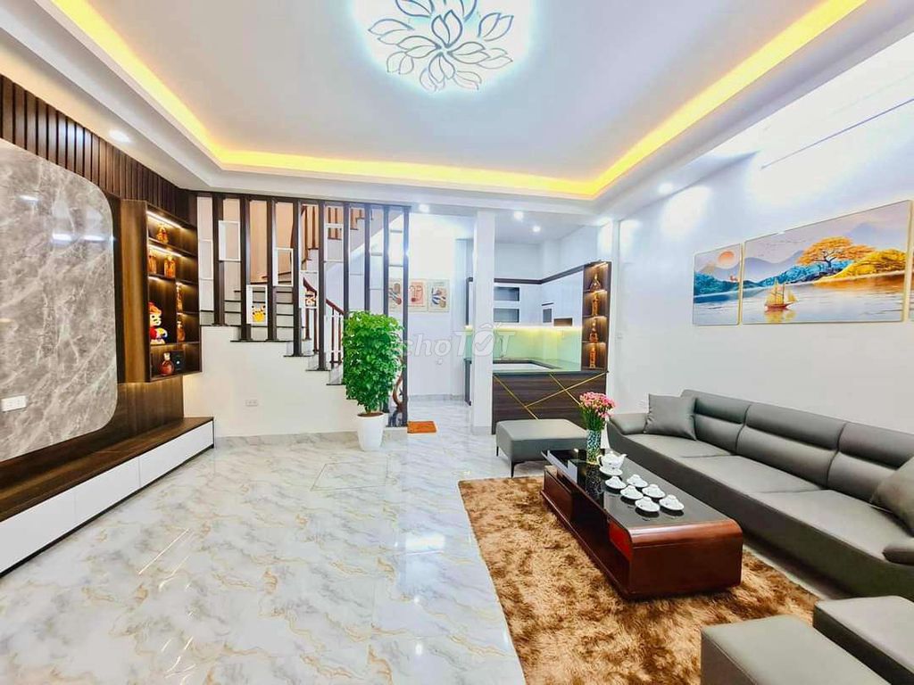 7.8 tỷ - 45m² - 5 tầng - MT 5.5m
Kim Mã - Ba Đình- Sổ Đẹp