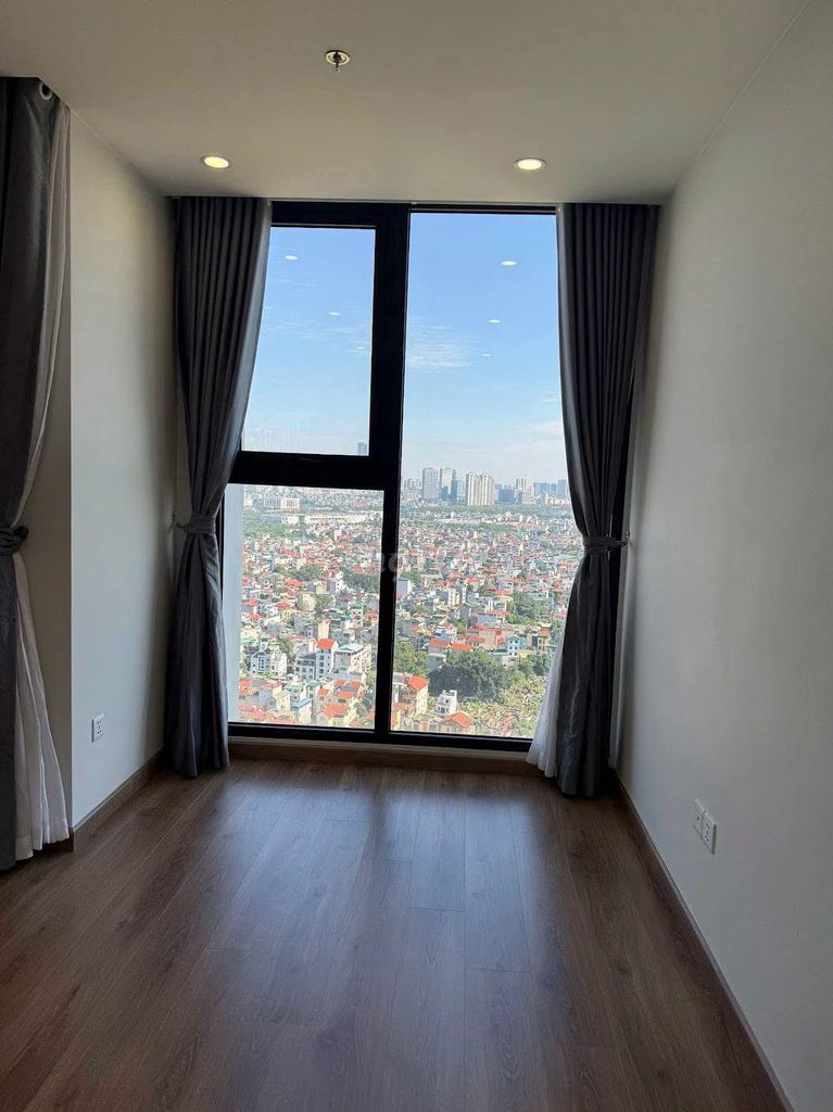 Продается квартира Vinhomes Smart City с 2 спальнями, 64 м2, угловой, 2 балкона