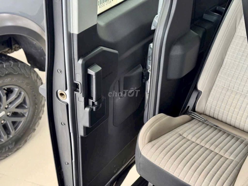 𝐓𝐑𝐀𝐍𝐒𝐈𝐓 𝟏𝟖 𝐂𝐇𝐎̂̃ - Đ𝐄𝐍 𝐓𝐑𝐀̆́𝐍𝐆 𝐁𝐀̣𝐂 𝐇𝐎̂̀ 𝐒𝐎̛ 𝐒𝐀̆̀𝐍. Mua bán Ô tô tại Quận 3 Tp Hồ Chí Minh được đăng bởi QUỐC TRUNG FORD hình 6