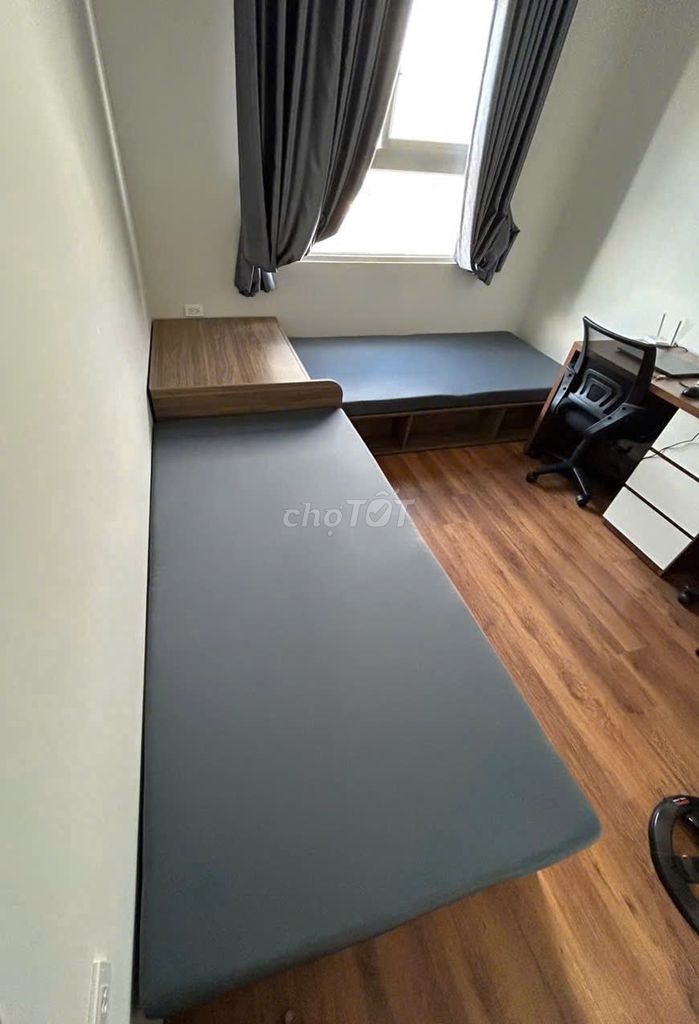 Giường đơn gỗ nâu kèm tủ đầu giường. Mua bán Giường, chăn ga gối nệm tại Quận Tân Phú Tp Hồ Chí Minh được đăng bởi Nguyễn Đức Phúc Kiên hình 1