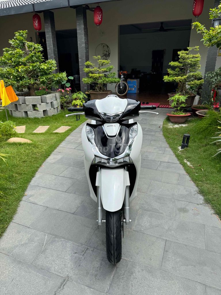 SH160 Abs date 2025 Trắng rin siêu lướt 5000 km