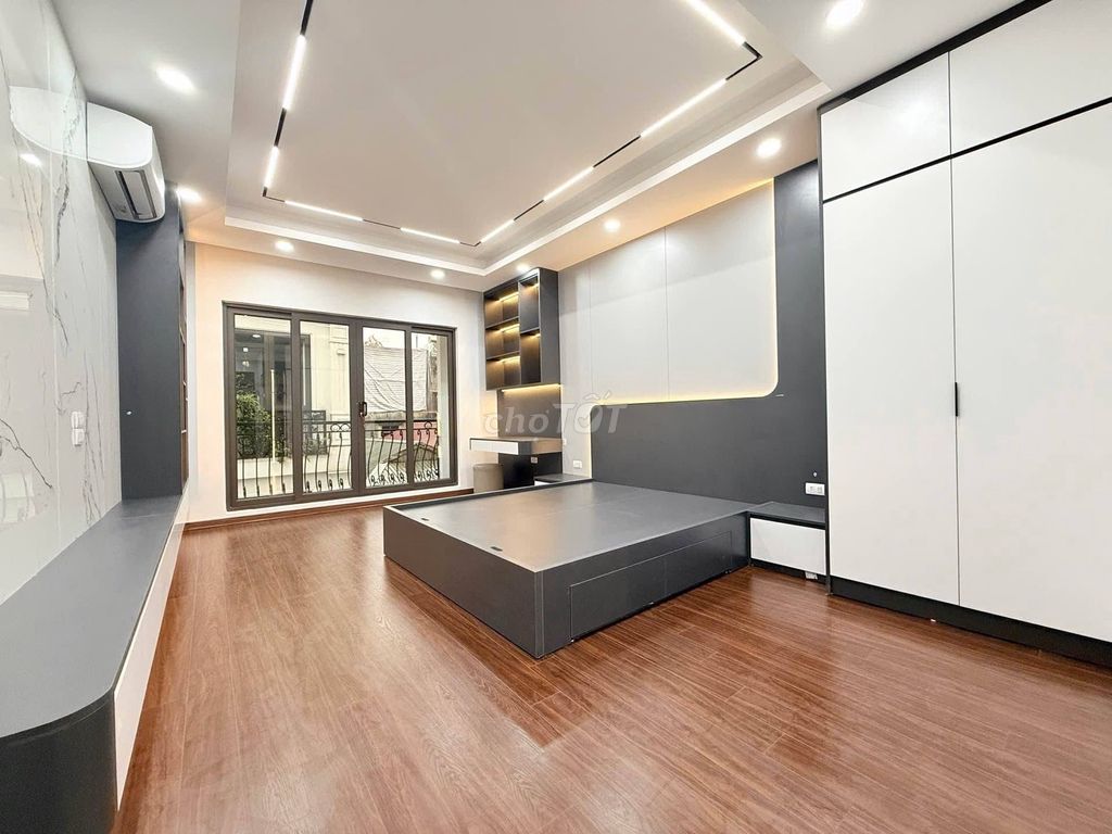 Красивый дом Hoang Mai, 48 м2, 6 этажей, лифт, бизнес, автостоянка
