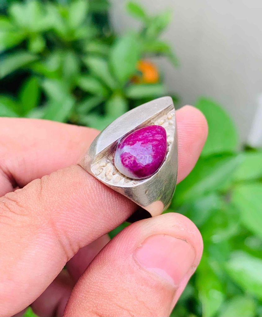 Nhẫn vạc ngoại ốp đá ruby..