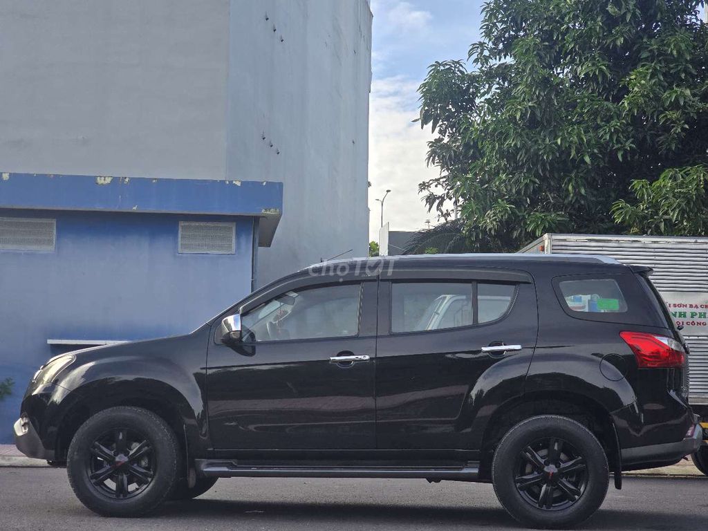 ISUZU MU-X 3.0L SX 2017 AT DẦU 118000KM BH 1 NĂM