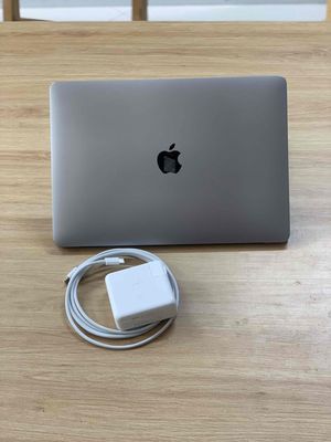 Macbook Pro 2017 i5/16/256