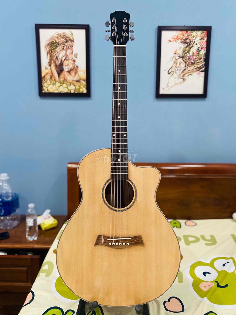 Thanh lý guitar gỗ thịt mới 100% giá rẻ