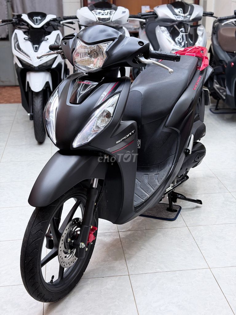Honda Vision Sport 2025 с большими колесами