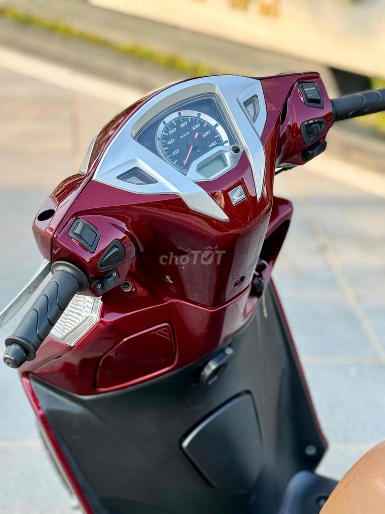 Honda Lead 125 Đỏ Mận dùng giữ còn rất mới ạ HN. Mua bán Xe máy tại Quận Ba Đình Hà Nội được đăng bởi Xe Máy Nam Thi hình 4