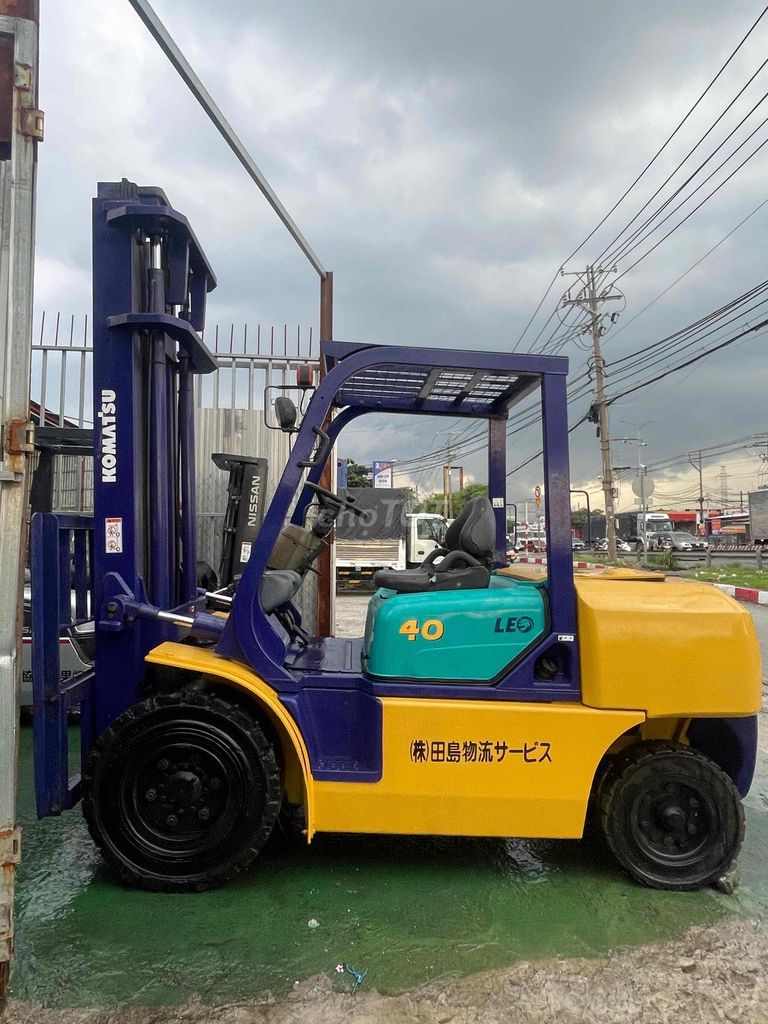 xe nâng komatsu 4 tấn -7