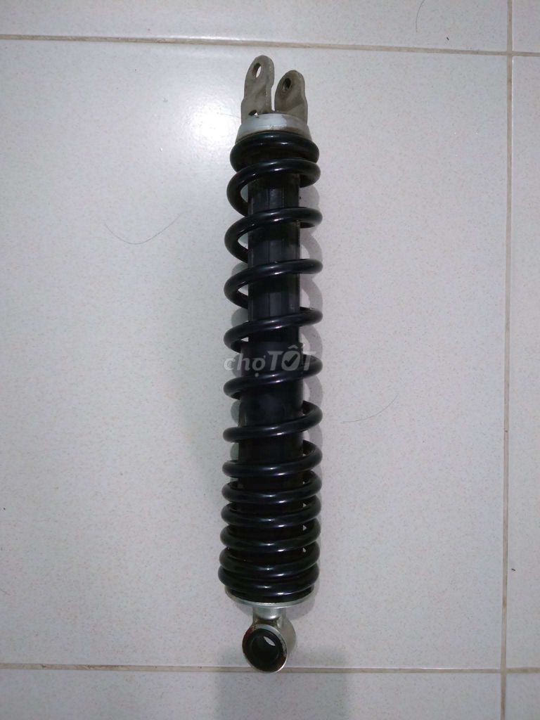 Phuộc sau Honda Vario 125 Đen. Mua bán Phụ tùng xe tại Quận Liên Chiểu Đà Nẵng được đăng bởi BÁNH MÌ MIN hình 1