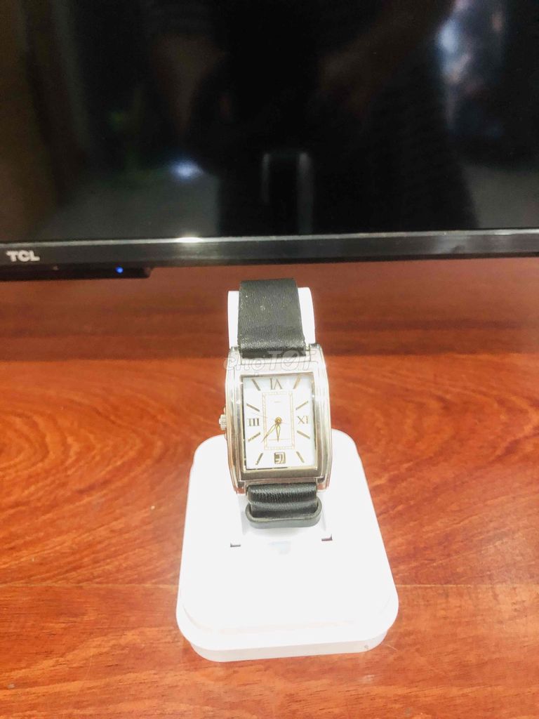 đồng hồ mặt vuông sáng bóng. Mua bán Đồng hồ tại Huyện Long Điền Bà Rịa - Vũng Tàu được đăng bởi hồng hình 1