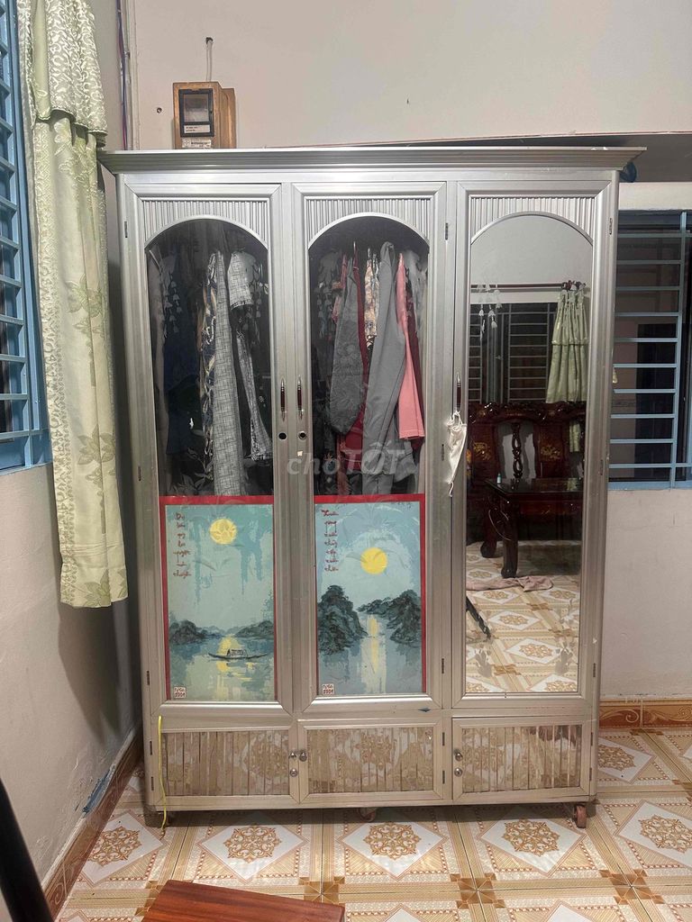 Tủ quần áo nhôm bạc có gương. Mua bán Tủ, kệ gia đình tại Quận Bình Thuỷ Cần Thơ được đăng bởi Vân Nguyễn hình 1