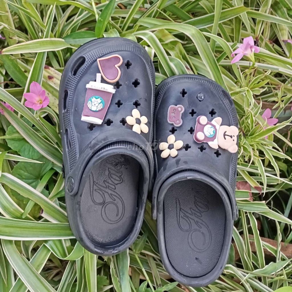 Dép sục Crocs Classic Clog Đen 36-37. Mua bán Giày dép tại Huyện Krông Năng Đắk Lắk được đăng bởi Lê Thị Ái My hình 1