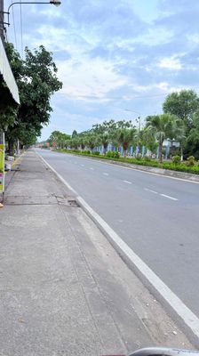 Nhà mặt tiền khu buôn bán, dân cư đông đúc, ngay trung tâm