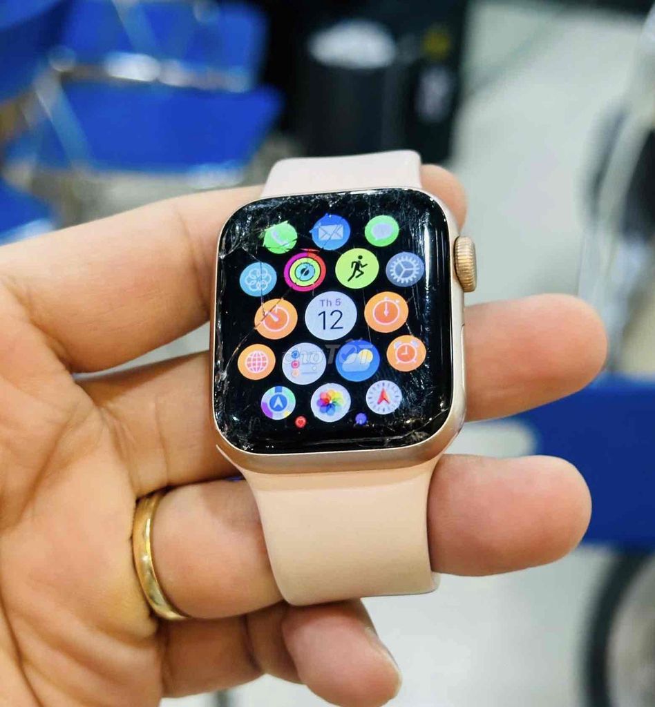 Watch SE 40mm Hồng vỡ màn. Mua bán Thiết bị đeo thông minh tại Quận Đống Đa Hà Nội được đăng bởi Bảo Táo Store hình 1