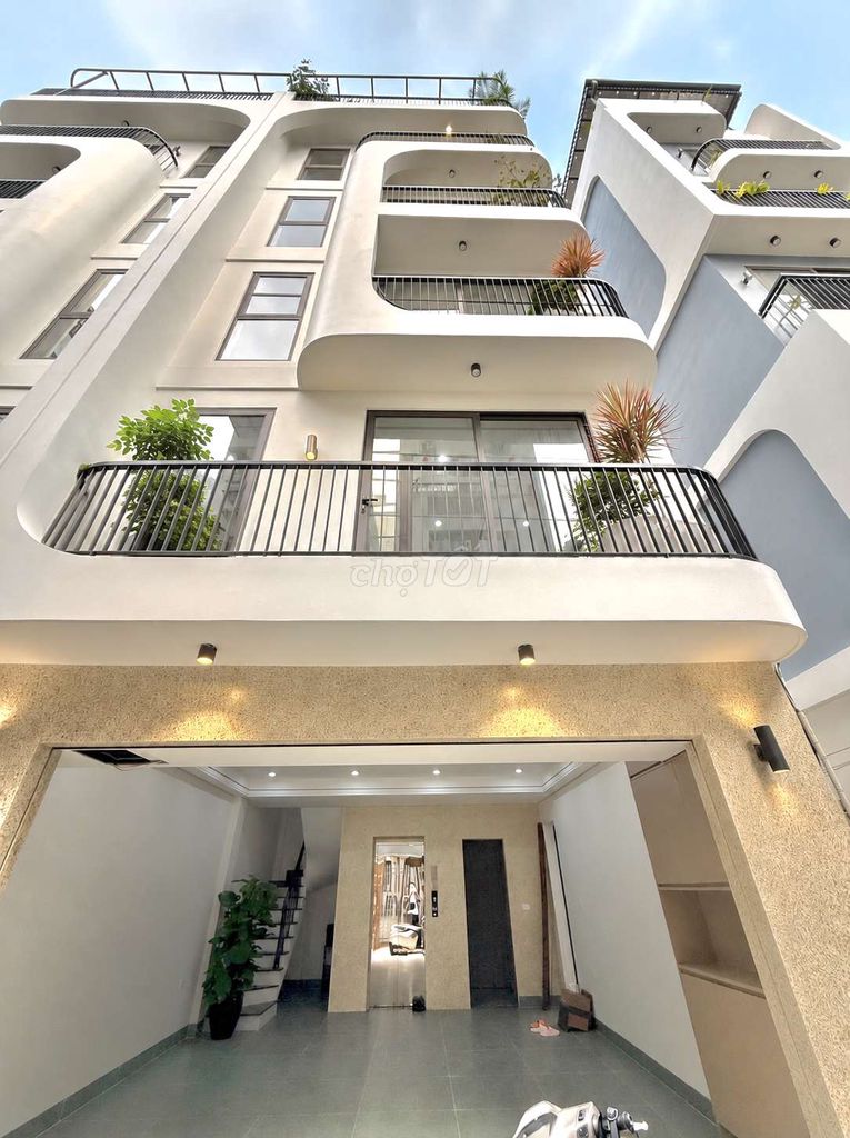 BÁN NHÀ GẦN ĐƯỜNG CỔ LINH 51M² LÔ GÓC 6 TẦNG THANG MÁY GARA Ô TÔ 7 CHỖ