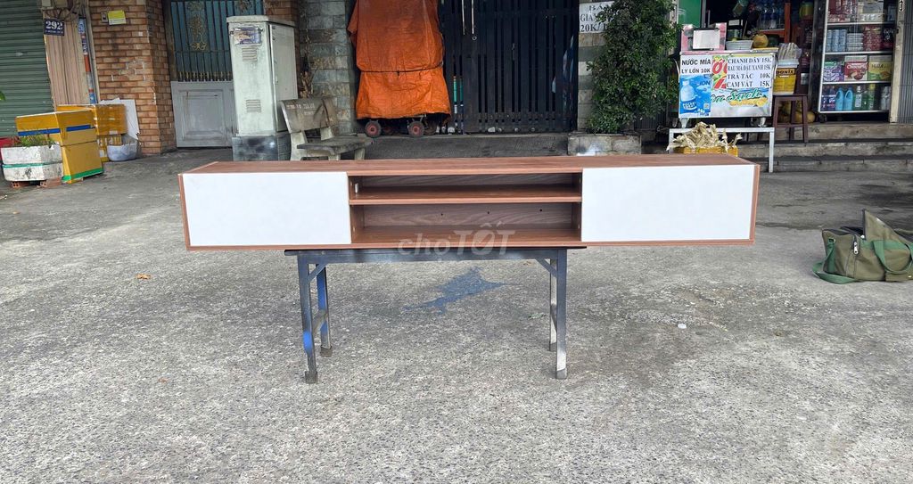 Kệ tivi gỗ MDF 1m8 Nâu, Trắng Rất mới. Mua bán Tủ, kệ gia đình tại Quận Gò Vấp Tp Hồ Chí Minh được đăng bởi Trần Quốc Thái hình 1