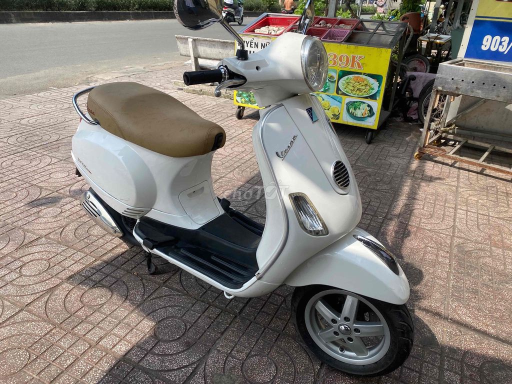 Piaggio Vespa LX 125 Trắng mới tinh. Mua bán Xe máy tại Quận 7 Tp Hồ Chí Minh được đăng bởi thanh xuân hình 5