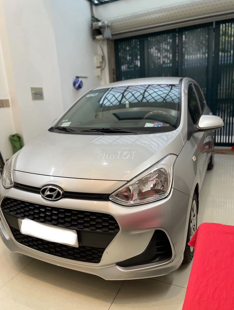 Hyundai Grand i10 механика серебристый 43555 км