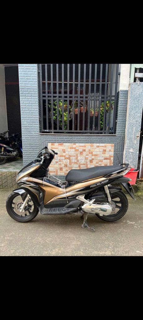 Honda Air Blade 2012 Đầu bò FI Đen vàng. Mua bán Xe máy tại Thành phố Biên Hòa Đồng Nai được đăng bởi tuan hình 1