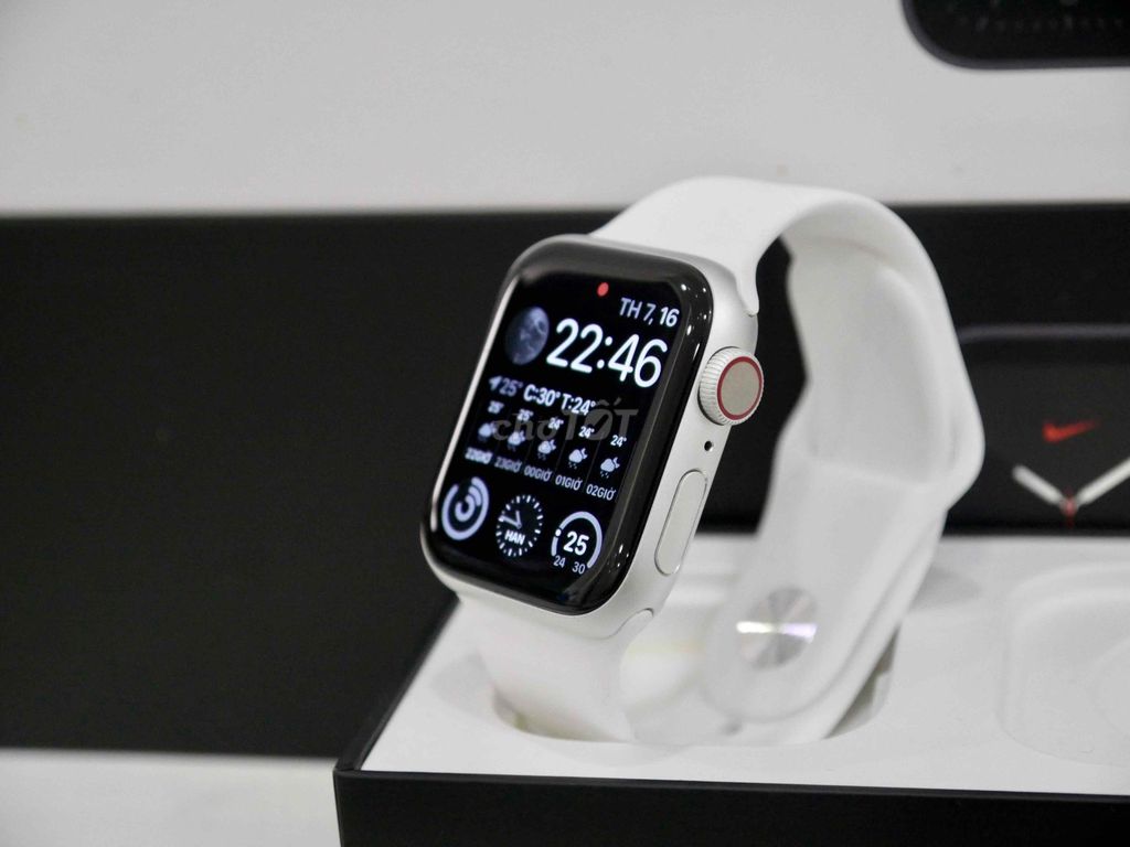 Apple Watch Series 5 40mm Trắng Tinh 99%. Mua bán Thiết bị đeo thông minh tại Quận 6 Tp Hồ Chí Minh được đăng bởi KHÁNH HUNTER hình 1