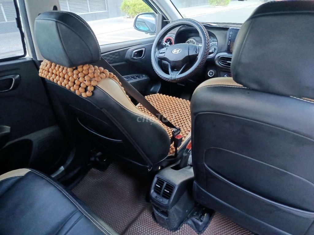 Хэтчбек Hyundai Grand i10, белый, 5 мест