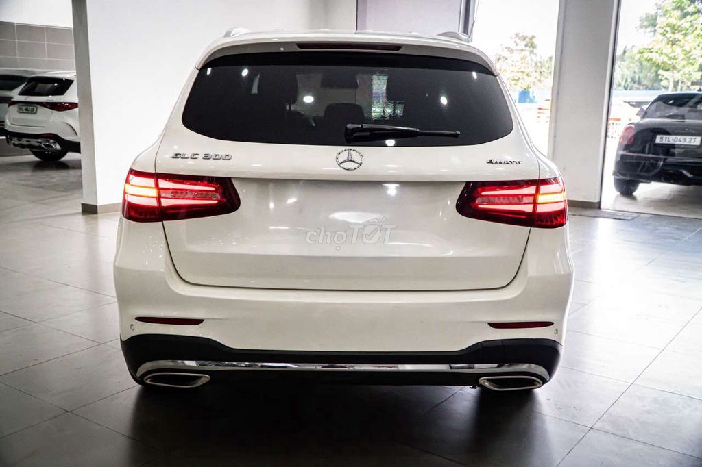 Mercedes-Benz GLC 300 4MATIC 2017, почти новый, 1 владелец