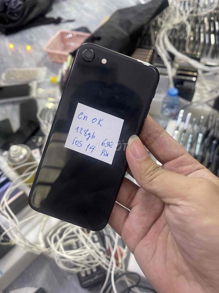 Apple iPhone SE 128GB Đen. Mua bán Điện thoại tại Quận 4 Tp Hồ Chí Minh được đăng bởi Quốc Đạt 888 hình 1