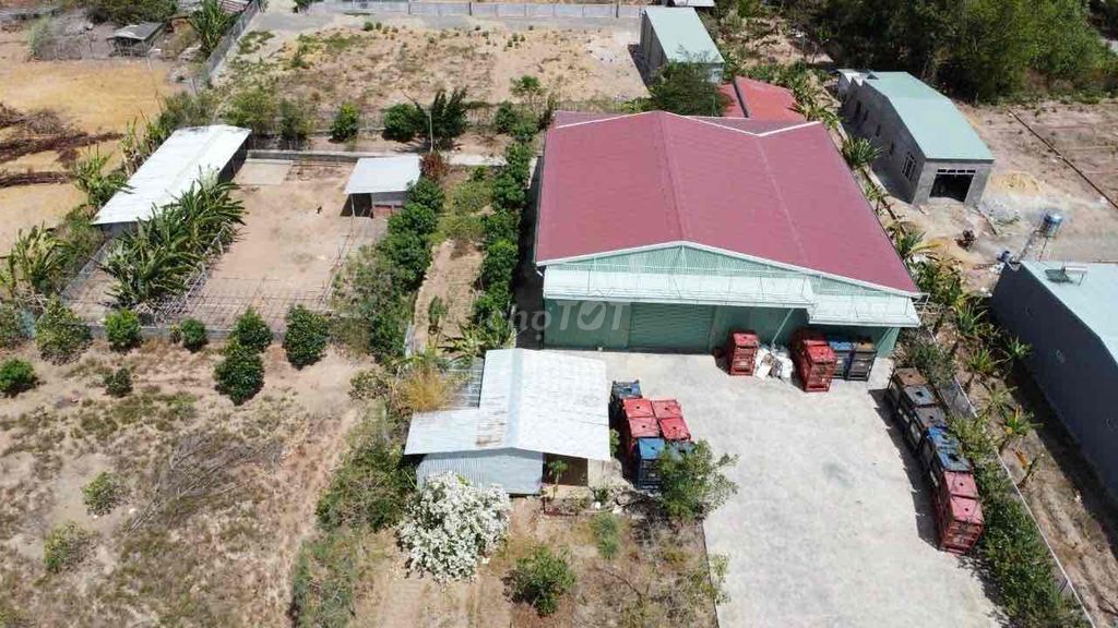 BÁN NHÀ XƯỞNG 4000m2 TẠI CHÂU PHA HCM