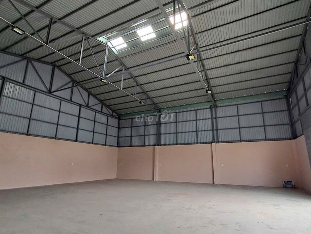 Kho rộng 1000m2 có sẵn xe nâng, pccc tự động cần cho thuê gấp