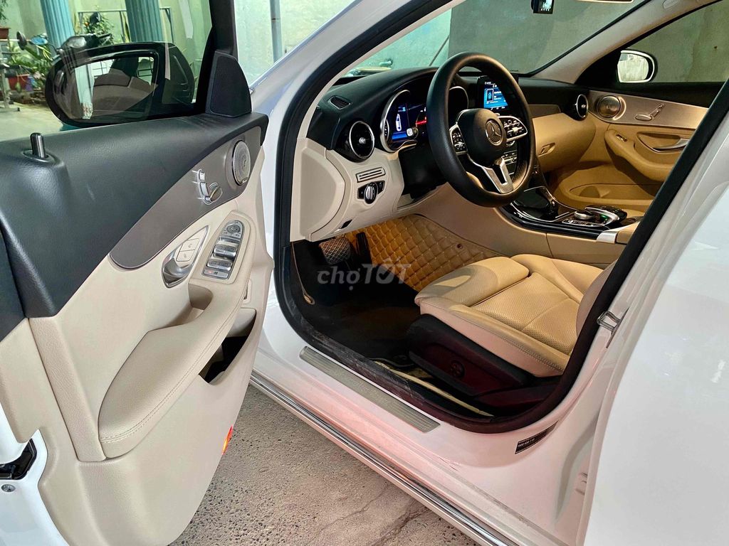 Mercedes C180 2020 Trắng Kem Odo 42.500km. Mua bán Ô tô tại Huyện Long Thành Đồng Nai được đăng bởi Hậu  hình 6