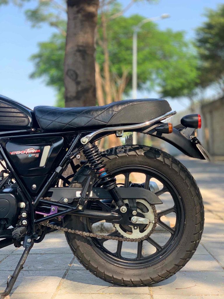 GPX TWIN 250cc  FI xe lướt mới leng keng classic. Mua bán Xe máy tại Quận Cầu Giấy Hà Nội được đăng bởi Tong motor xe may hình 5