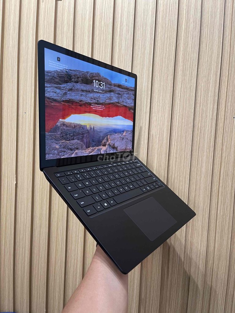 Surface laptop 13” 2K i7 1185G7 Ram 32 ssd 1T blac