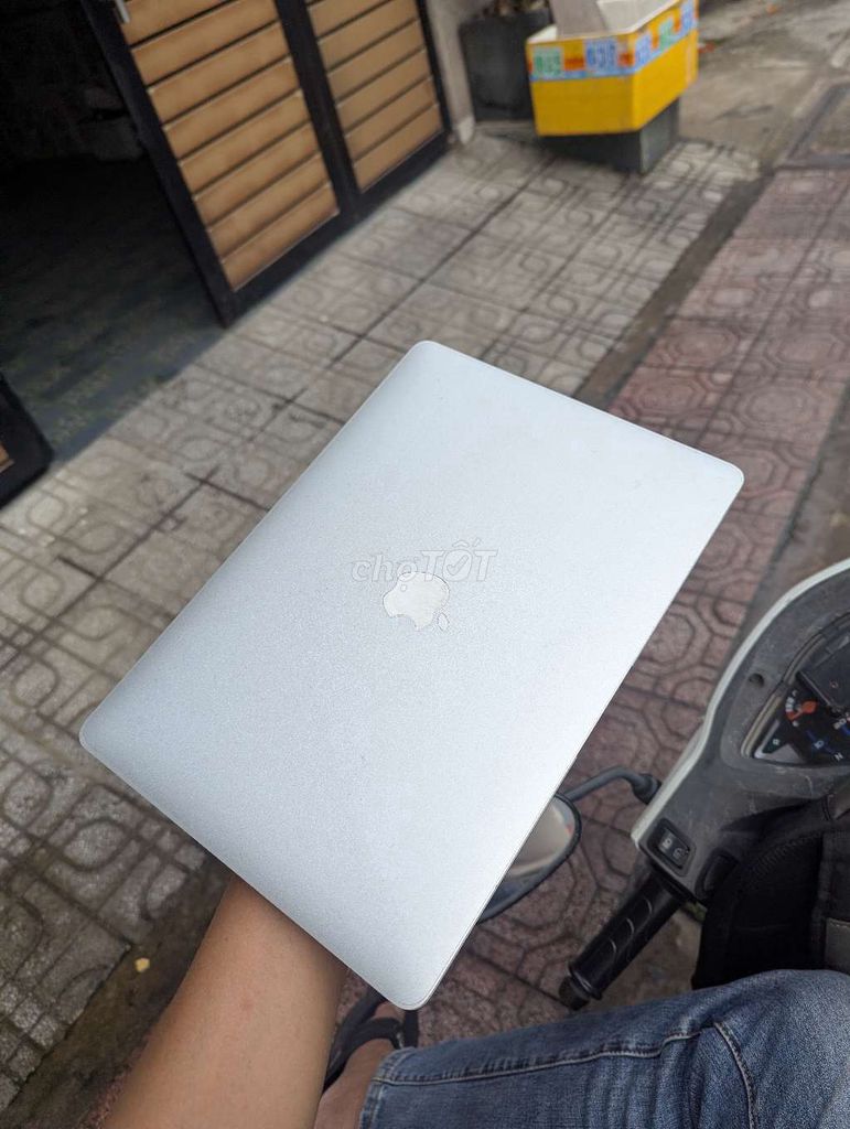 Apple Macbook Air 2018 i5 13.3 inch 8GB/256GB. Mua bán Laptop tại Thành phố Thủ Đức Tp Hồ Chí Minh được đăng bởi Công ty TNHH Dịch Vụ Ngọc Gia Bảo Computer hình 1