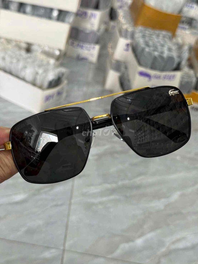 Kính râm Kim loại Đen Unisex. Mua bán Phụ kiện thời trang khác tại Quận Phú Nhuận Tp Hồ Chí Minh được đăng bởi Lục Y Bình hình 1